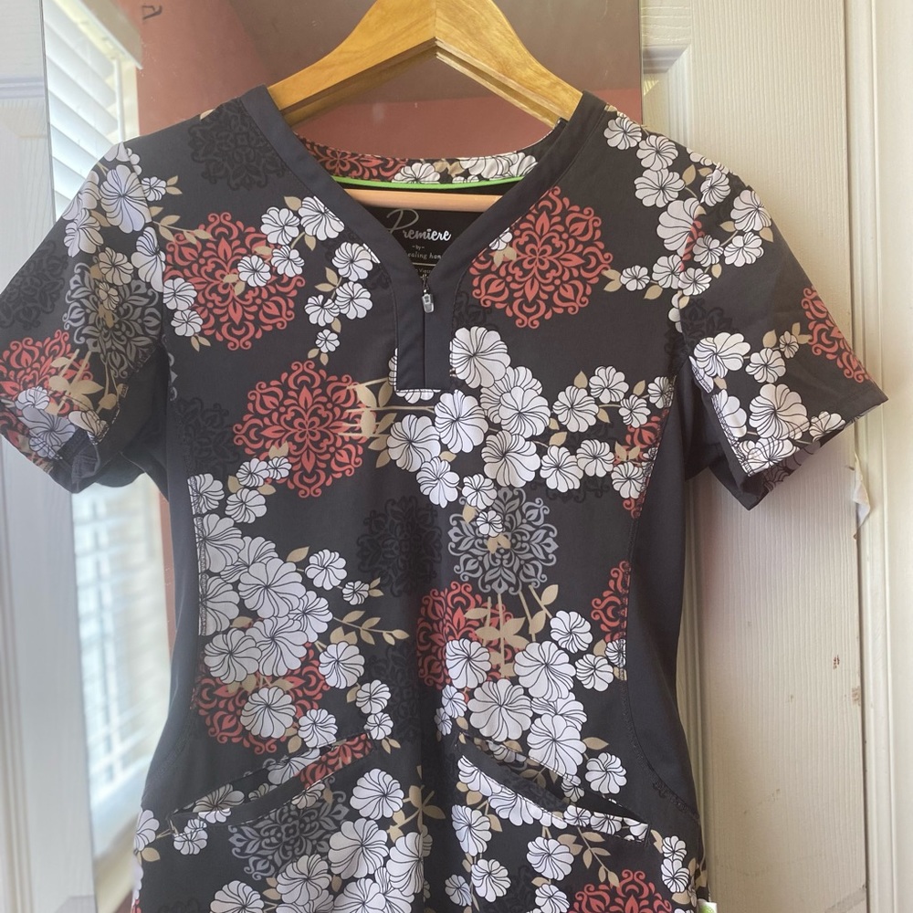 Healing Hands Premiere Scrub Set